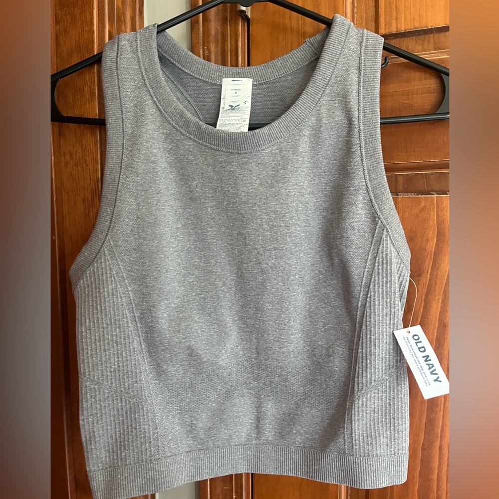 Old navy NWT
Seamless Crop Performance Tank Top